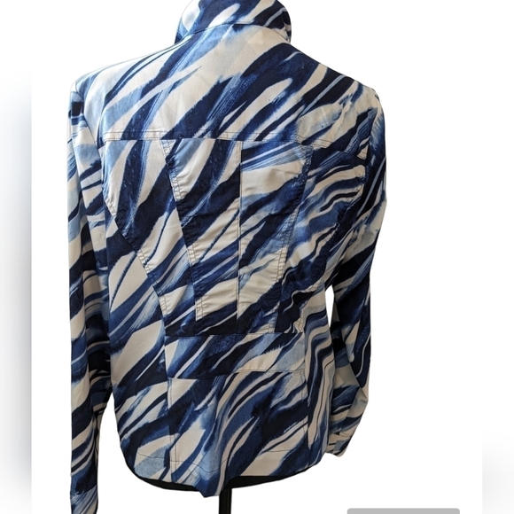 Chico Zenergy jacket size 1 or regular med. Blue and white abstract pattern - Picture 6 of 6